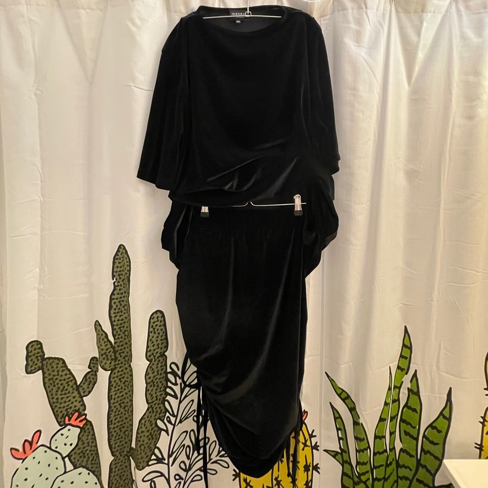 ZelieForShe Fine Wine Set in Black in 2X/XXL